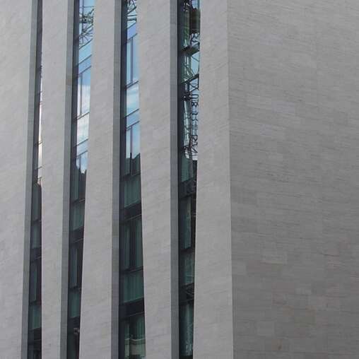 stoneface ventilated mit Naturstein Travertin geschliffen