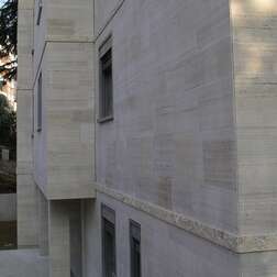 Naturstein Travertin offenporig gesägt bruchroh